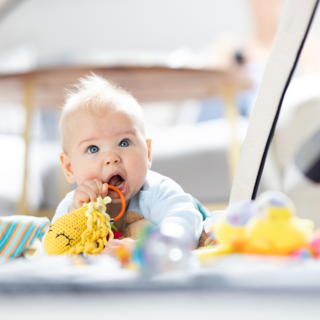 Tapis de motricité pour bébé: le guide de survie pour les parents