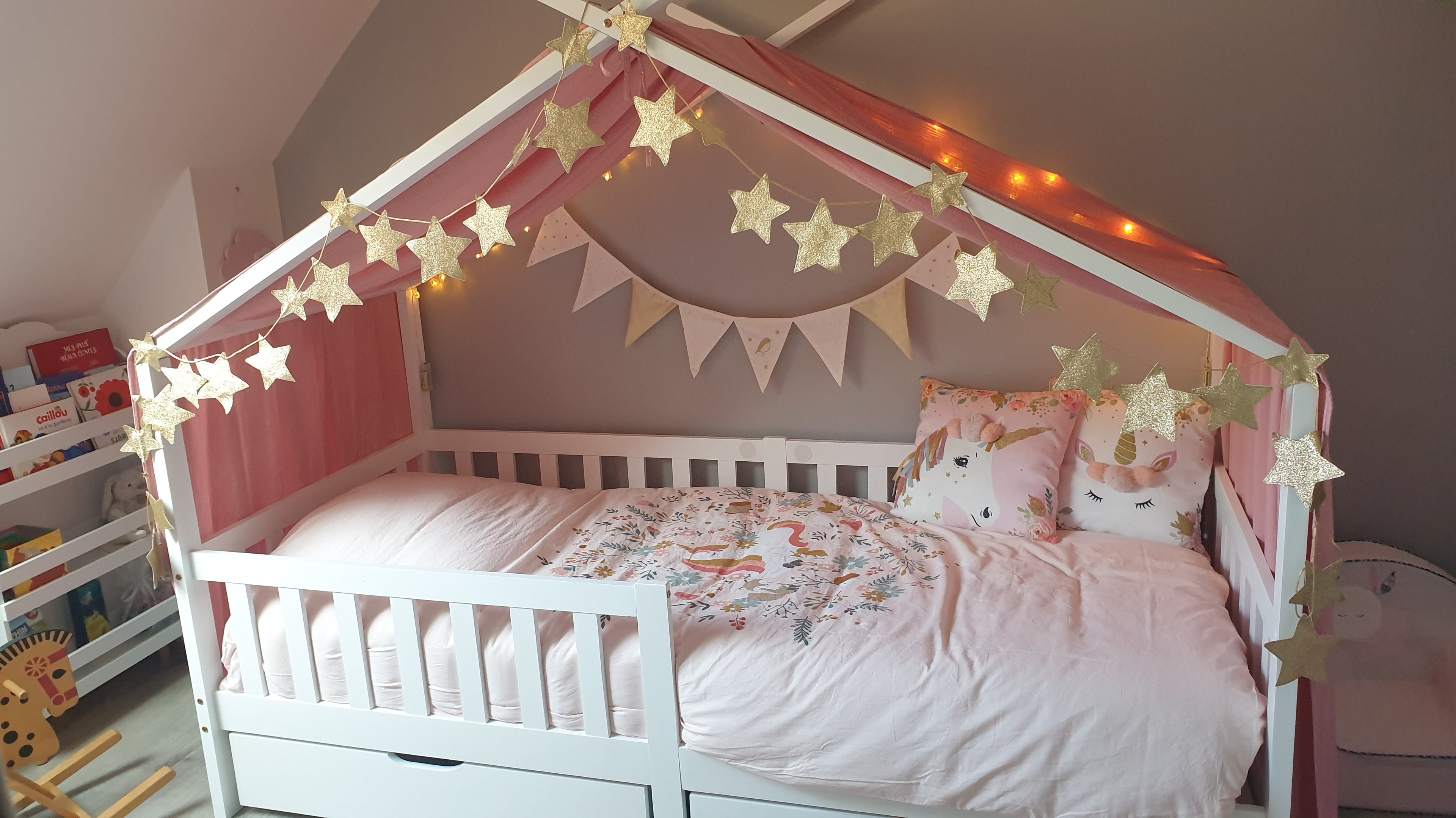 Roze cabana hemelbed met gouden stippen