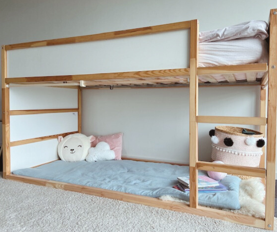 Lit à barreau bébé , blanc, Ikea + ciel de lit + support