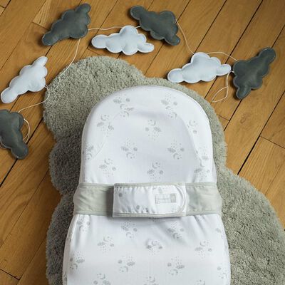 Cocoonababy Red Castle wieg met grijs en wit wolkenpatroon